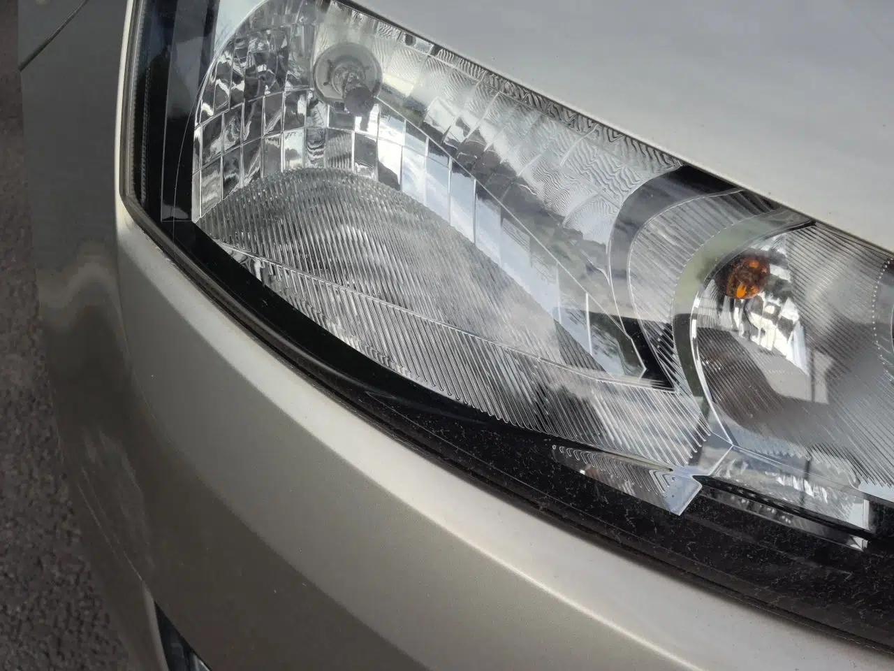 Skoda Rapid 2013 1.6L Manual Smart Selection Model — миниатюра 7