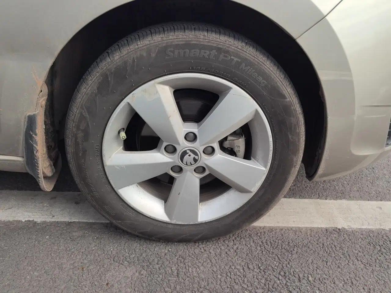 Skoda Rapid 2013 1.6L Manual Smart Selection Model — миниатюра 8