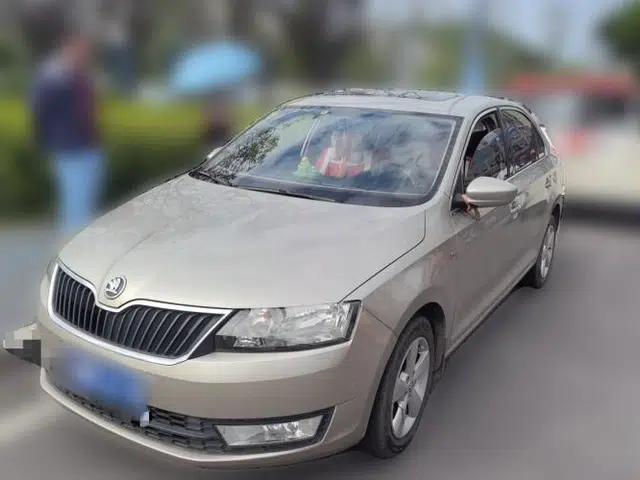 Skoda Rapid 2013 1.6L Manual Smart Selection Model