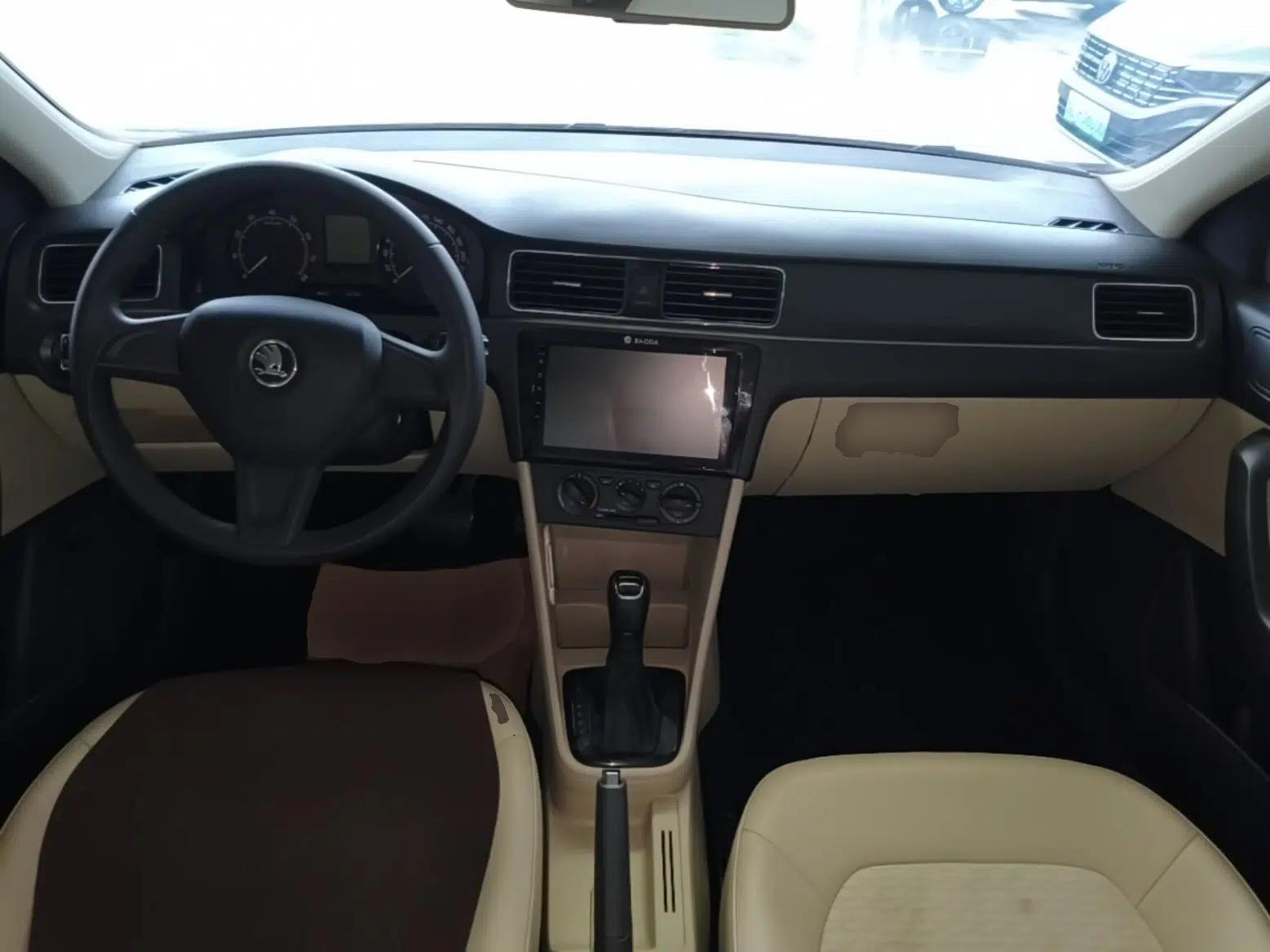 Skoda Rapid 2016 1.6L Automatic Chuanxing Edition — миниатюра 13