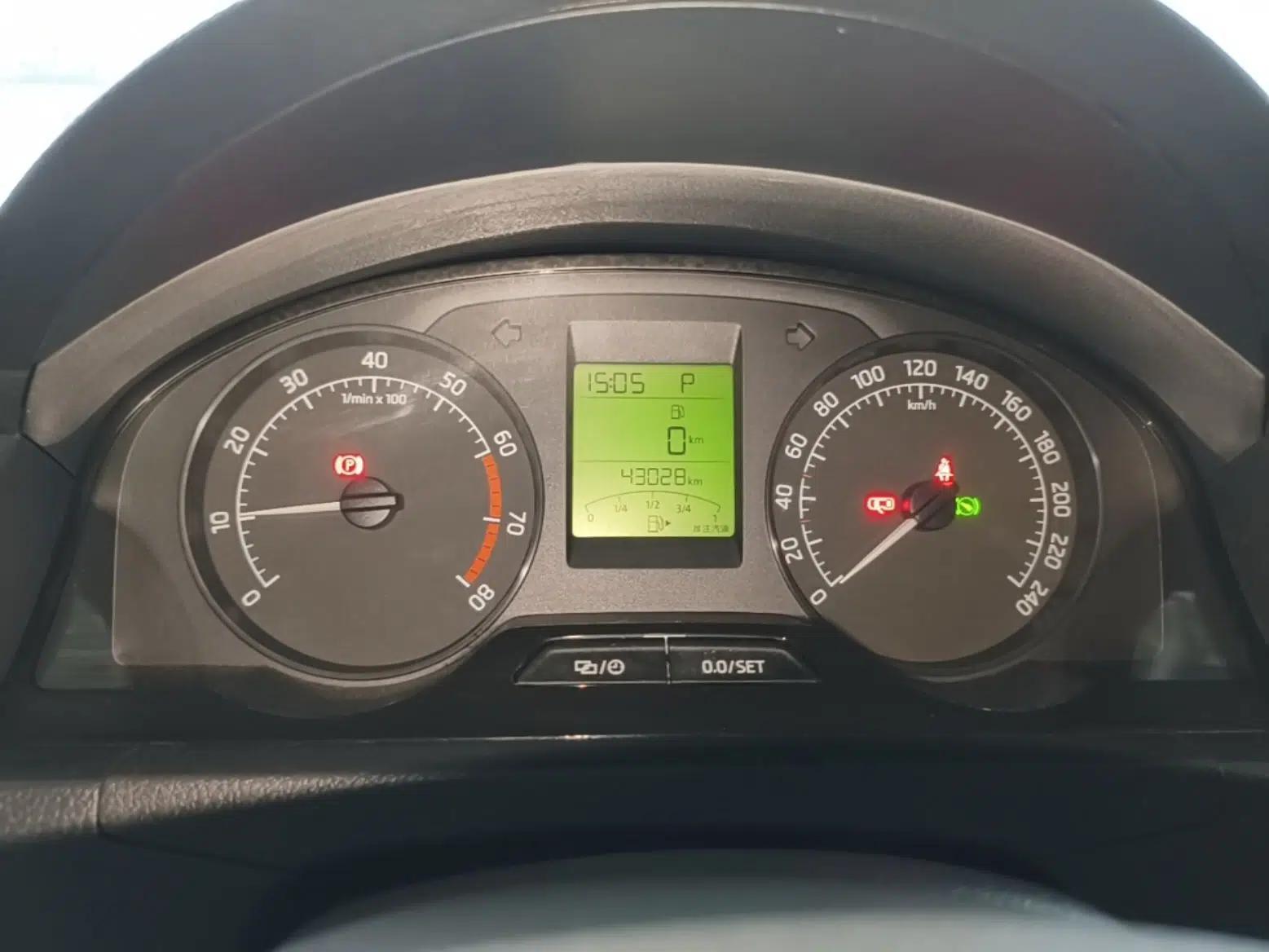 Skoda Rapid 2016 1.6L Automatic Chuanxing Edition — миниатюра 15