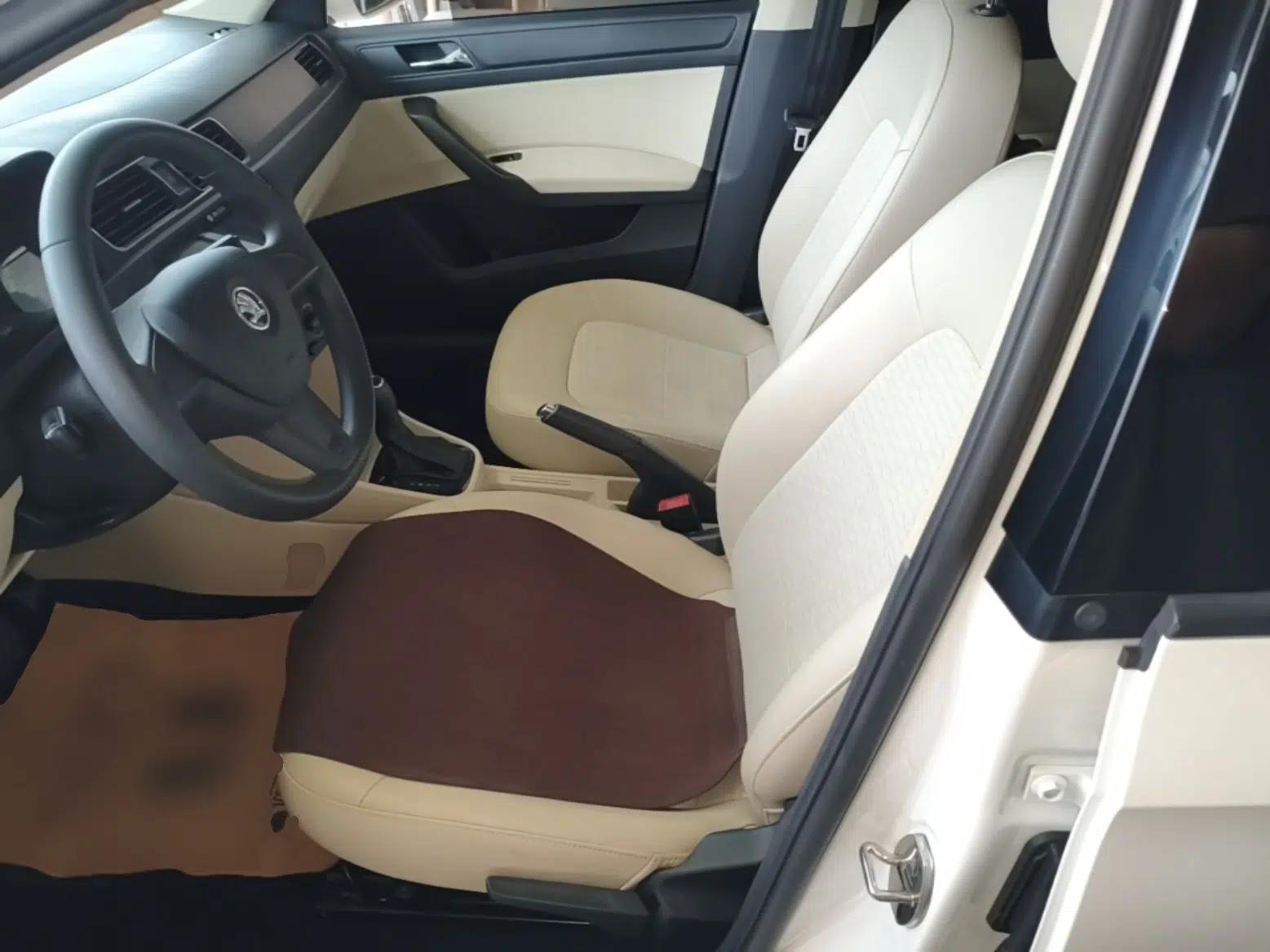 Skoda Rapid 2016 1.6L Automatic Chuanxing Edition — миниатюра 18