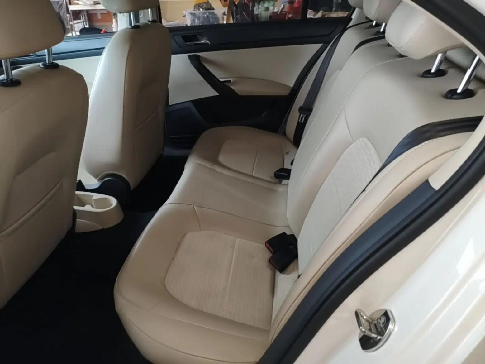 Skoda Rapid 2016 1.6L Automatic Chuanxing Edition — миниатюра 20