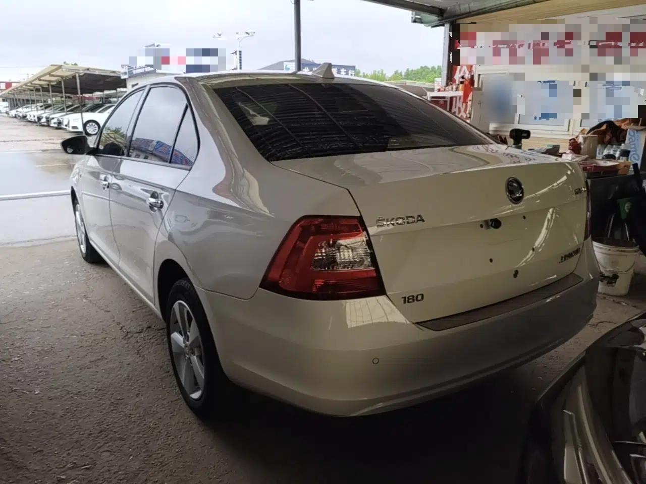 Skoda Rapid 2016 1.6L Automatic Chuanxing Edition — миниатюра 4