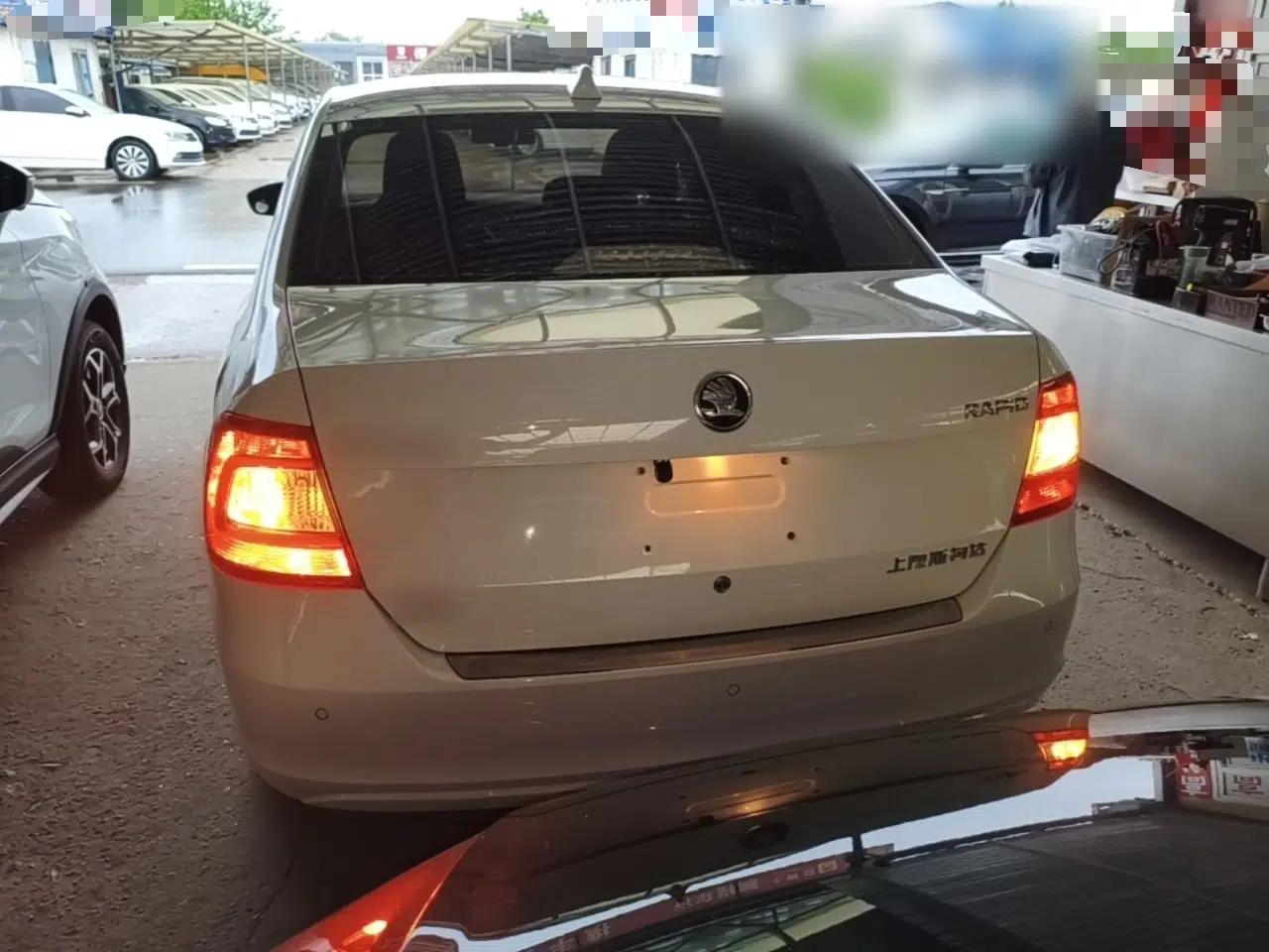 Skoda Rapid 2016 1.6L Automatic Chuanxing Edition — миниатюра 5