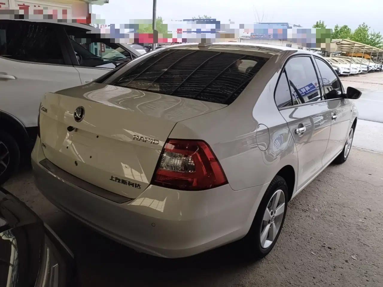 Skoda Rapid 2016 1.6L Automatic Chuanxing Edition — миниатюра 6