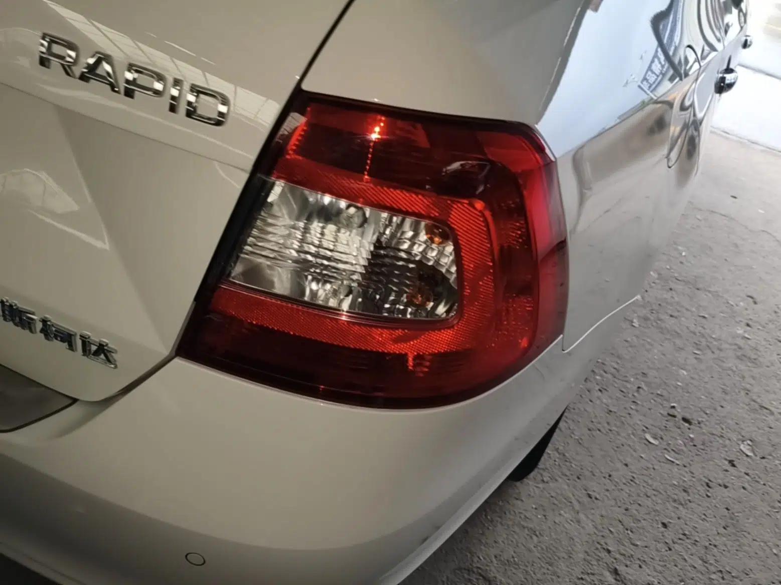 Skoda Rapid 2016 1.6L Automatic Chuanxing Edition — миниатюра 7