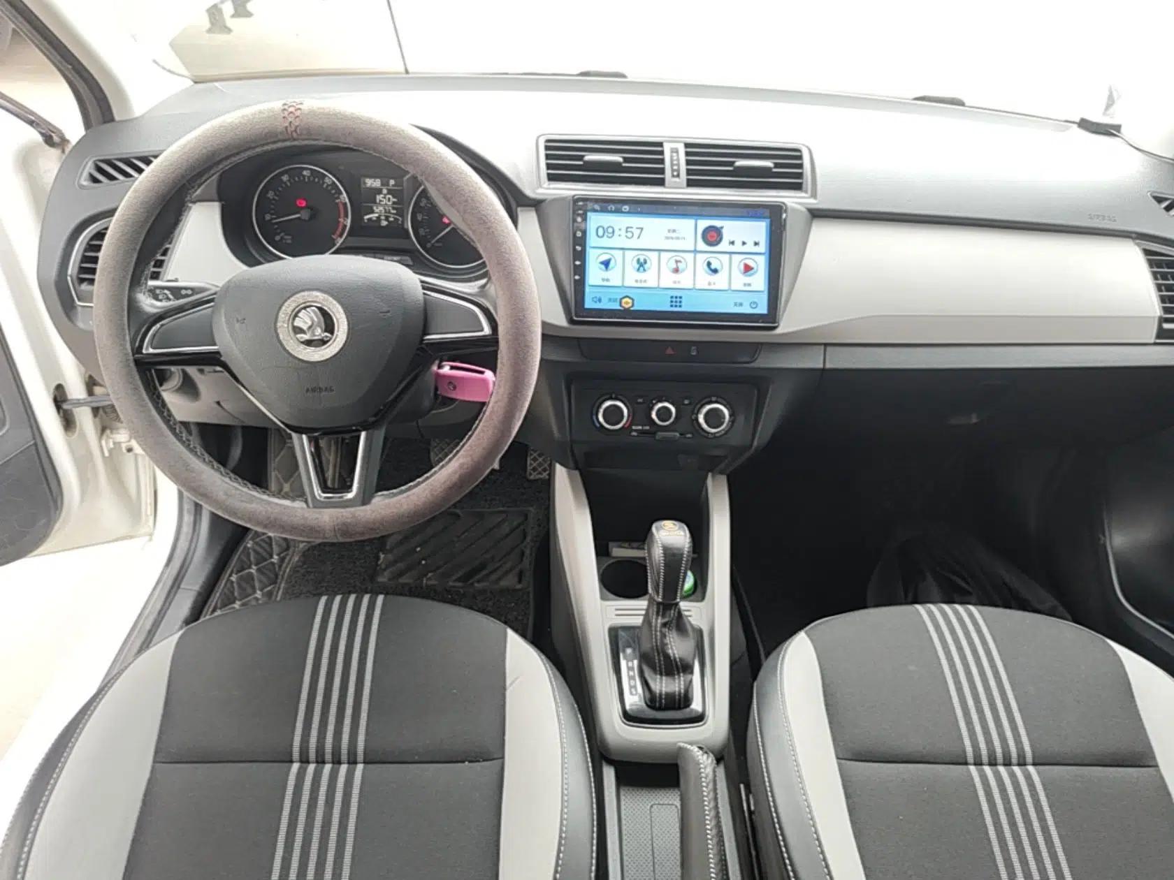 Skoda Fabia 2015 1.6L Automatic Sport Edition — миниатюра 13