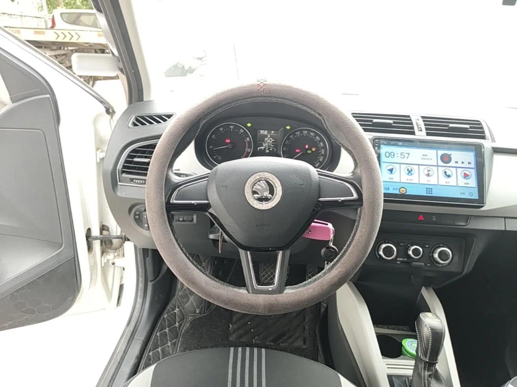 Skoda Fabia 2015 1.6L Automatic Sport Edition — миниатюра 14