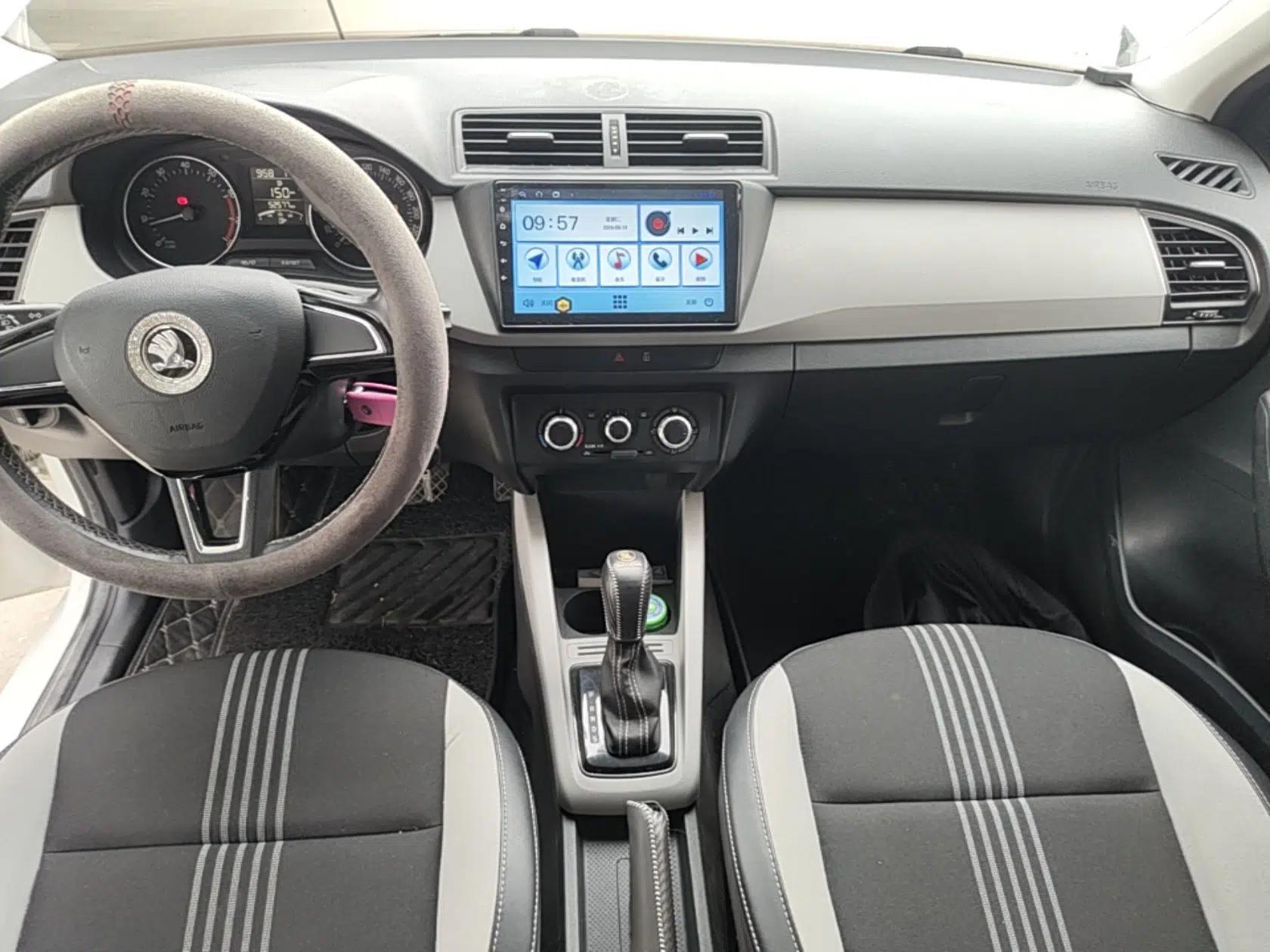 Skoda Fabia 2015 1.6L Automatic Sport Edition — миниатюра 16