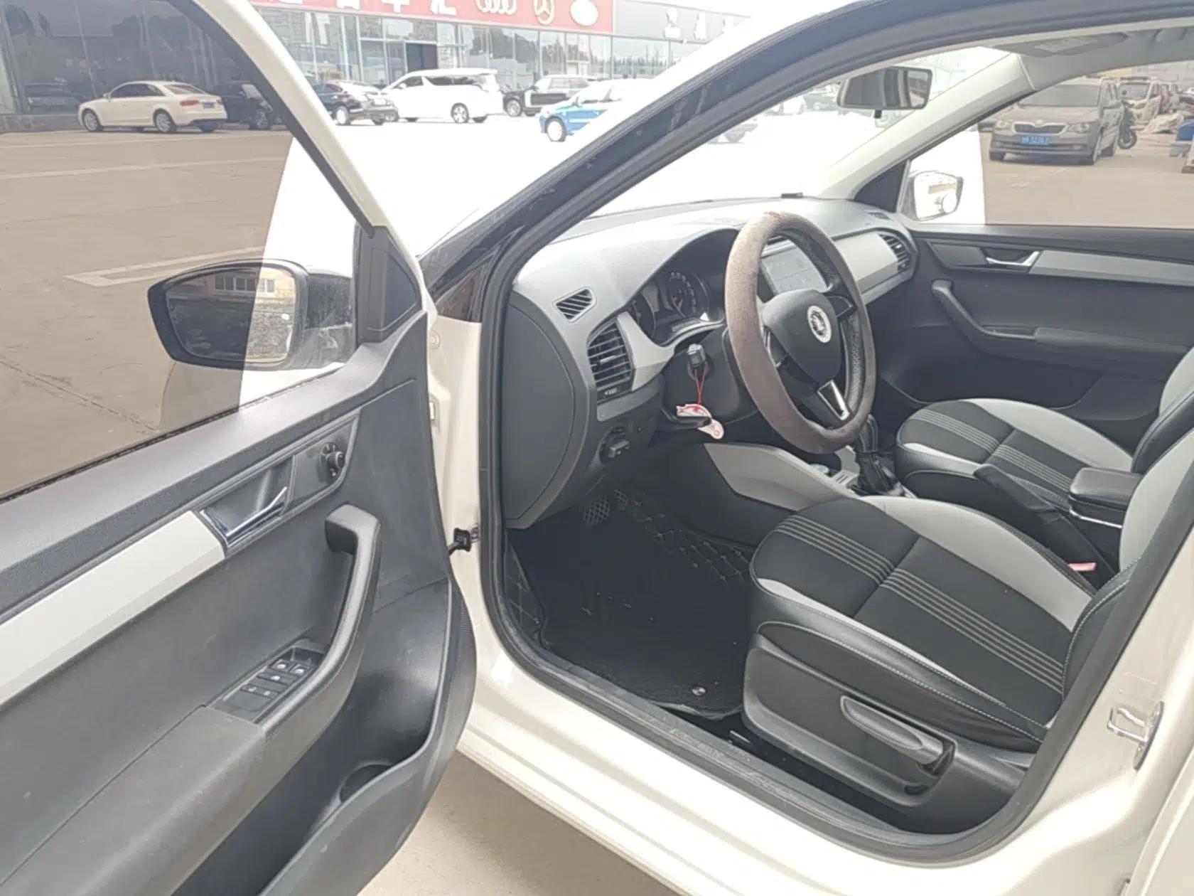 Skoda Fabia 2015 1.6L Automatic Sport Edition — миниатюра 19
