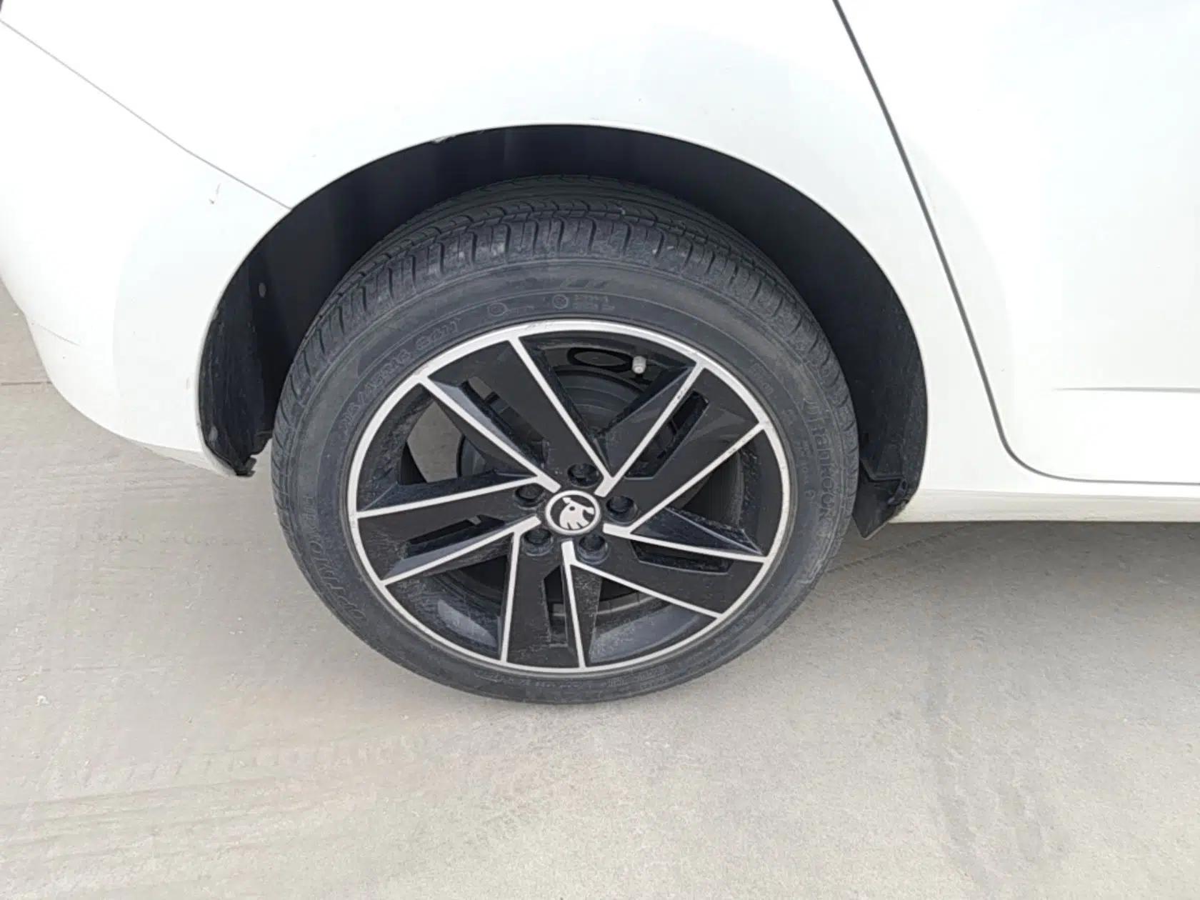 Skoda Fabia 2015 1.6L Automatic Sport Edition — миниатюра 10