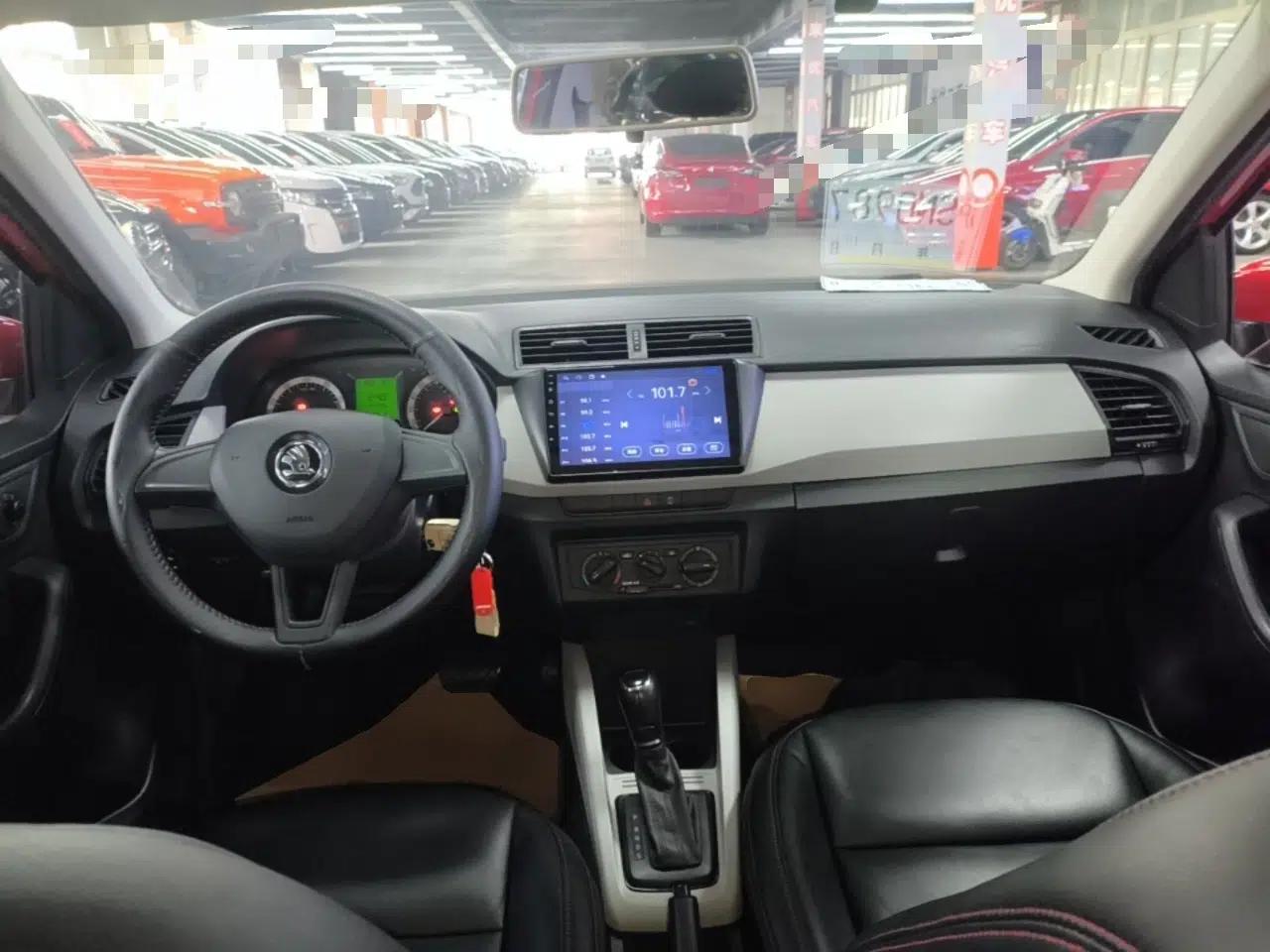 Skoda Fabia 2017 1.4L Automatic Car Enjoy Edition — миниатюра 13