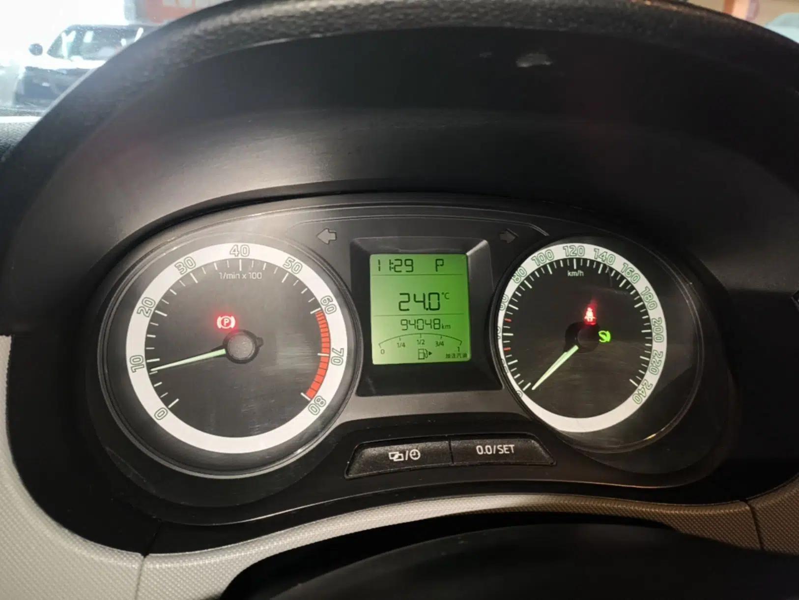Skoda Fabia 2017 1.4L Automatic Car Enjoy Edition — миниатюра 15