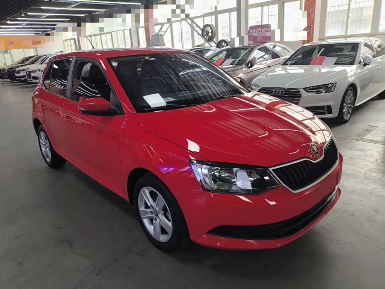 Skoda Fabia 2017 1.4L Automatic Car Enjoy Edition — миниатюра 3