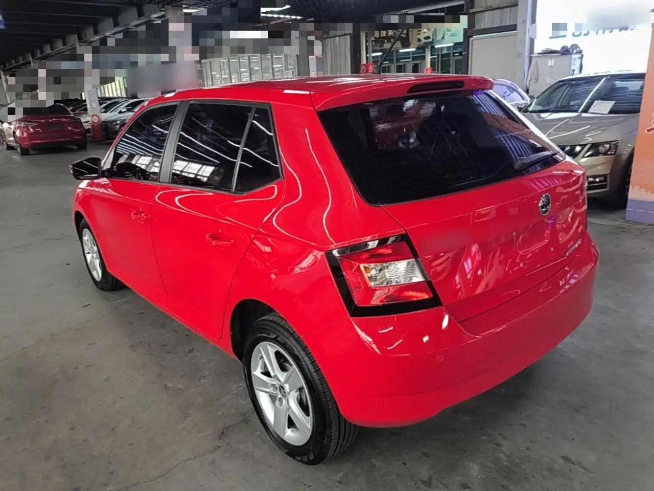Skoda Fabia 2017 1.4L Automatic Car Enjoy Edition — миниатюра 4
