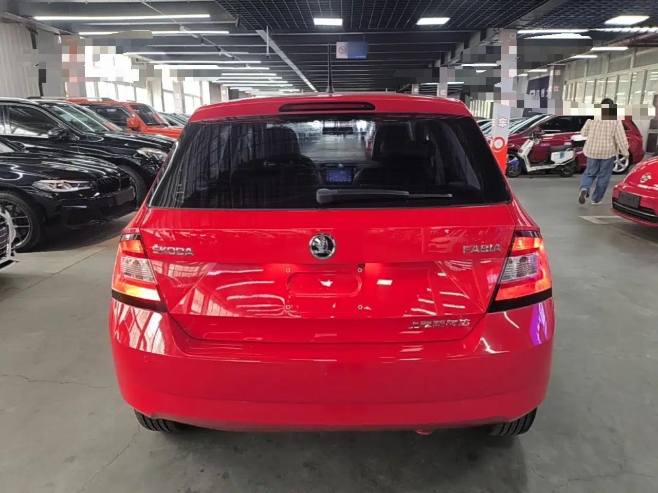 Skoda Fabia 2017 1.4L Automatic Car Enjoy Edition — миниатюра 5
