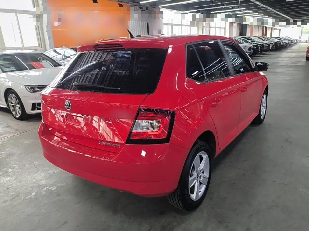 Skoda Fabia 2017 1.4L Automatic Car Enjoy Edition — миниатюра 6