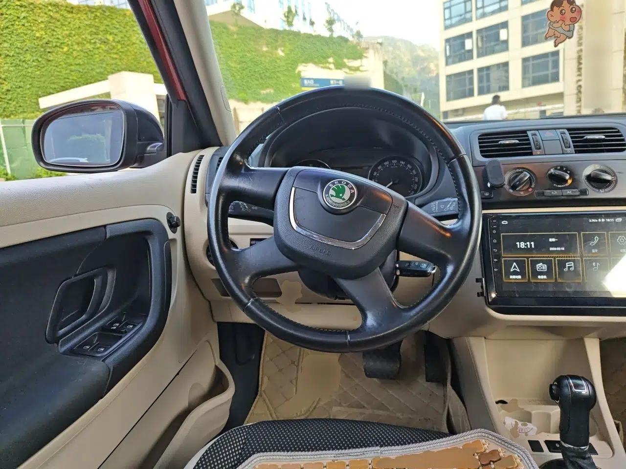 Skoda Fabia 2012 1.6L Scout — миниатюра 11