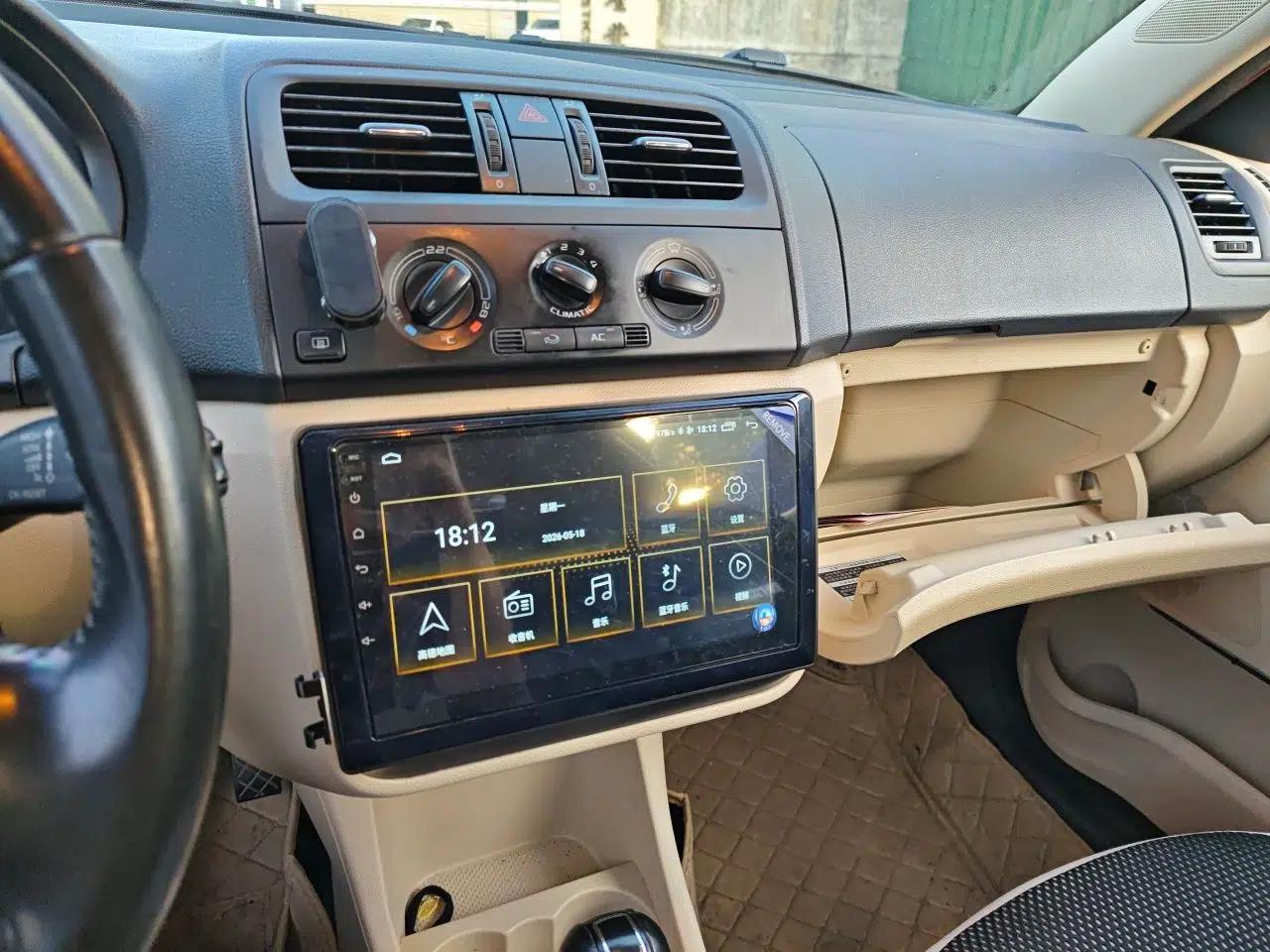 Skoda Fabia 2012 1.6L Scout — миниатюра 14