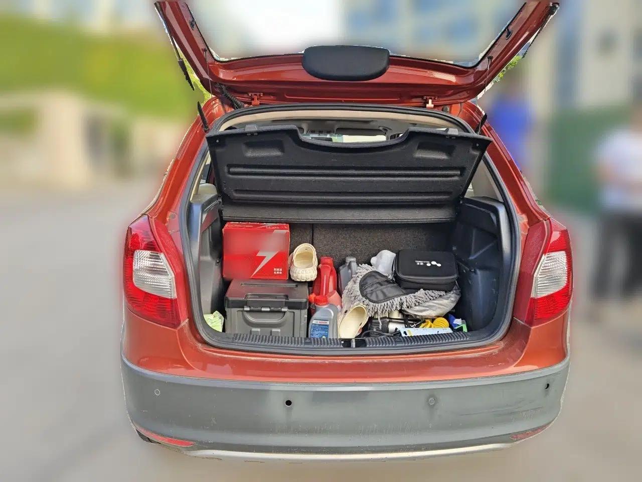 Skoda Fabia 2012 1.6L Scout — миниатюра 20