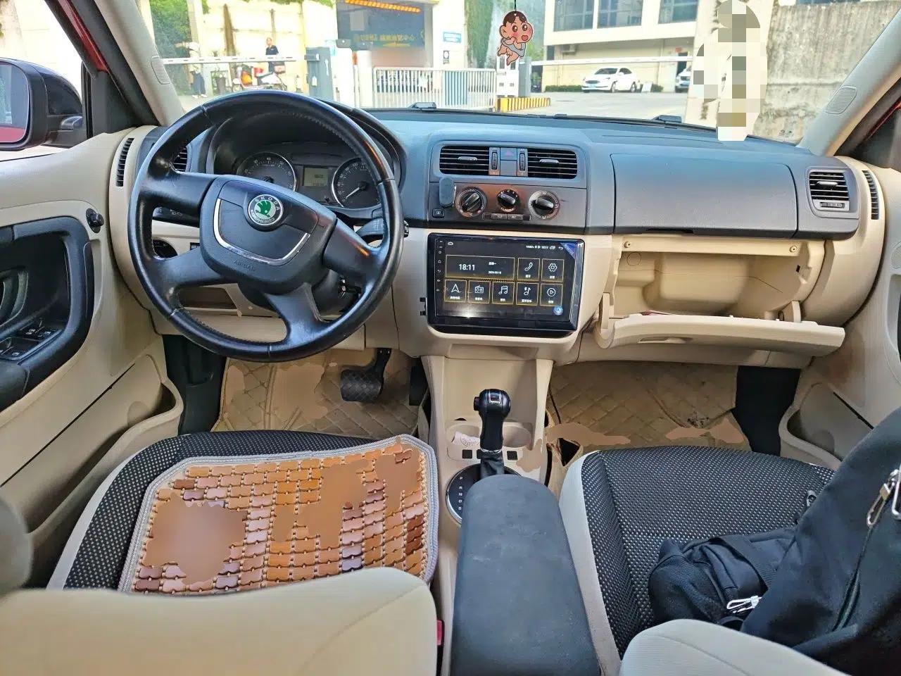 Skoda Fabia 2012 1.6L Scout — миниатюра 10