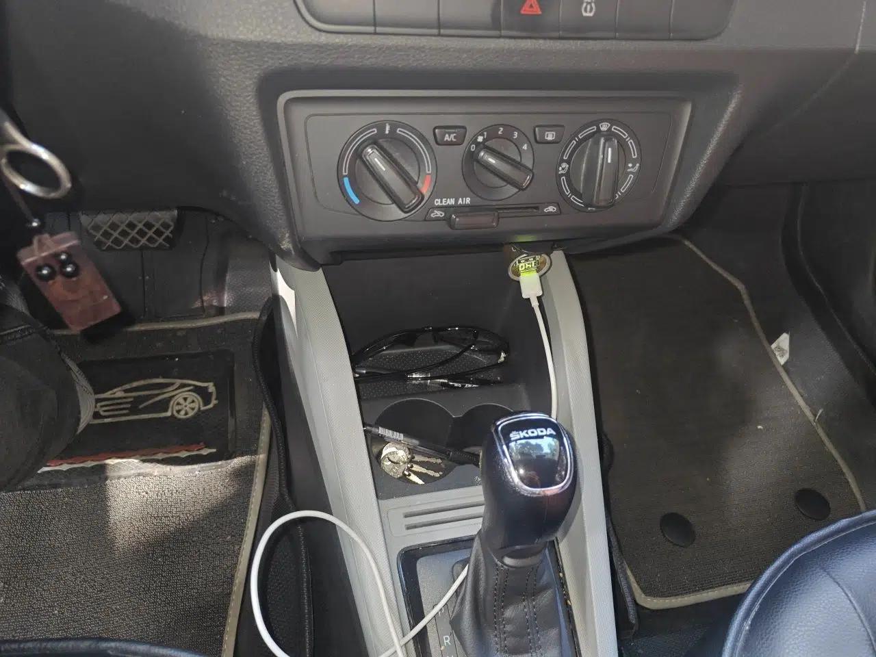 Skoda Fabia 2017 1.4L Automatic Car Enjoy Edition — миниатюра 11