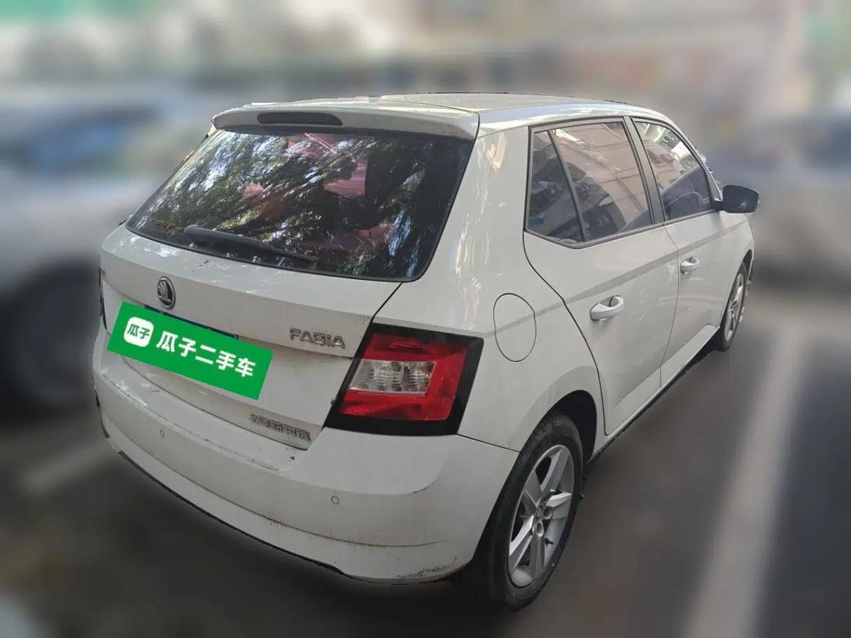 Skoda Fabia 2017 1.4L Automatic Car Enjoy Edition — миниатюра 4