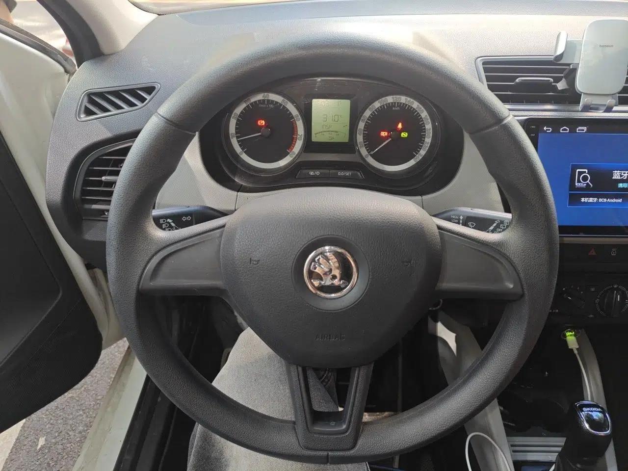 Skoda Fabia 2017 1.4L Automatic Car Enjoy Edition — миниатюра 7