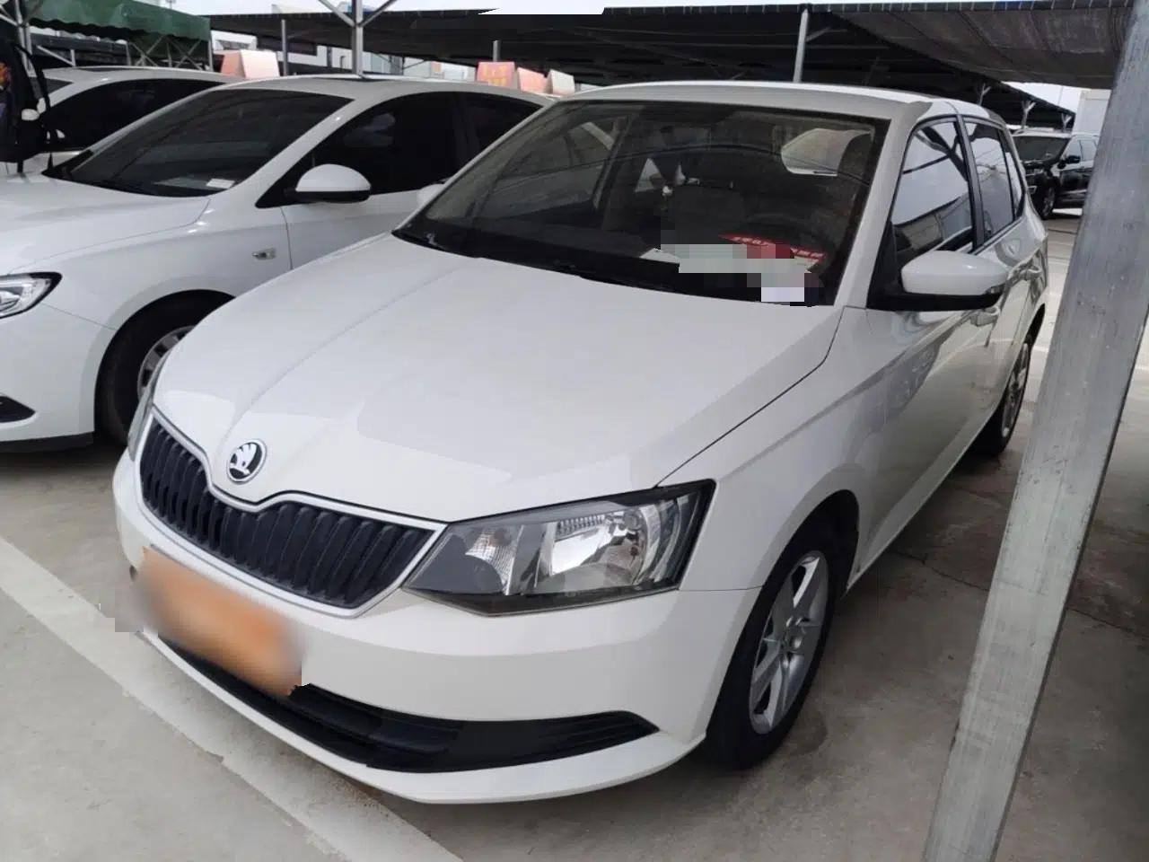 Skoda Fabia 2016 1.4L Automatic Car Enjoy Edition — миниатюра 1