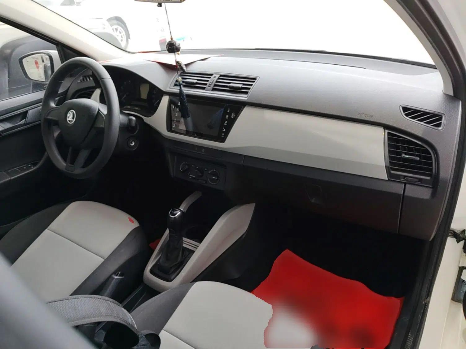 Skoda Fabia 2016 1.4L Automatic Car Enjoy Edition — миниатюра 13