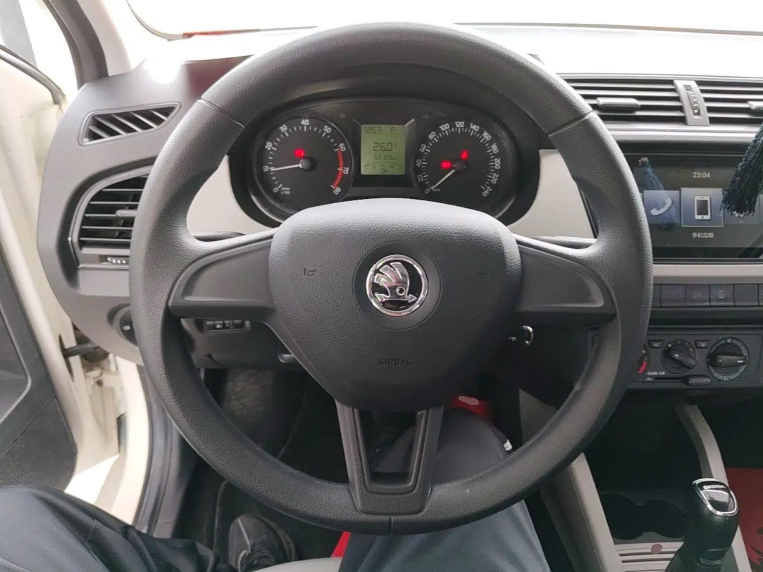 Skoda Fabia 2016 1.4L Automatic Car Enjoy Edition — миниатюра 14