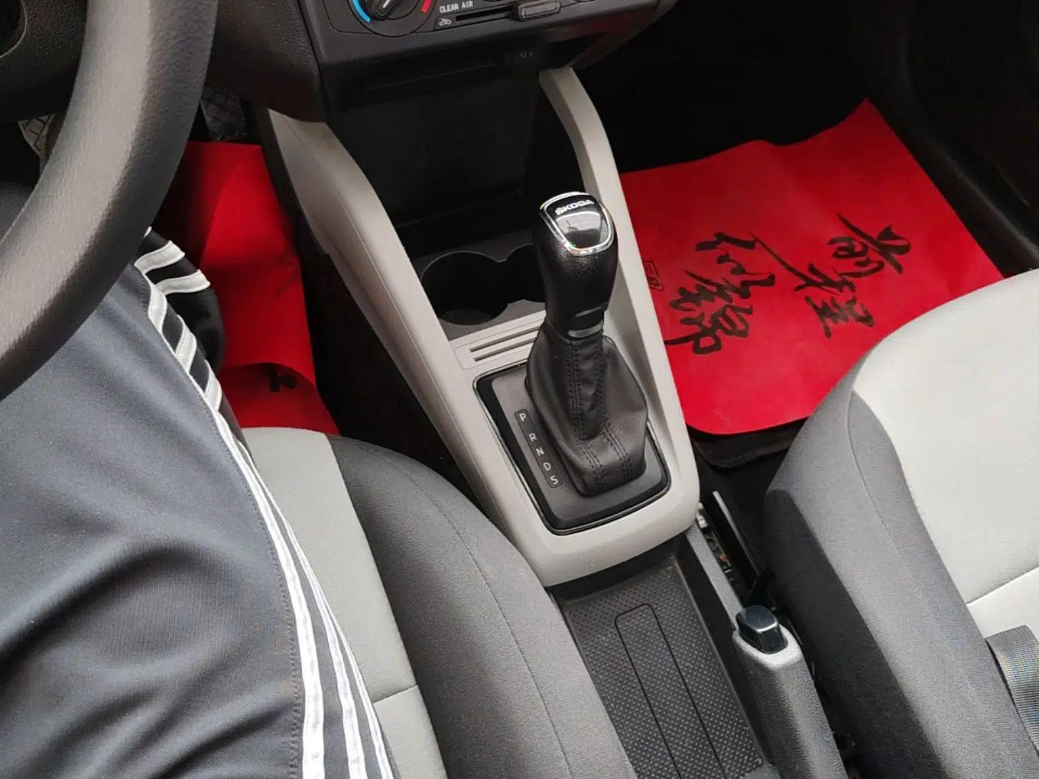 Skoda Fabia 2016 1.4L Automatic Car Enjoy Edition — миниатюра 17