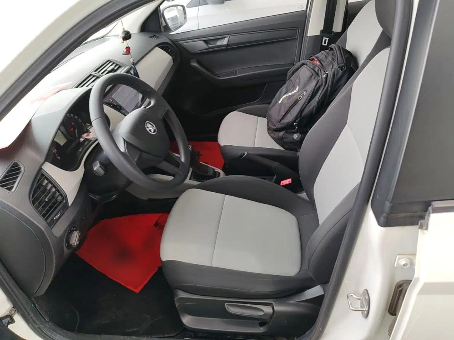 Skoda Fabia 2016 1.4L Automatic Car Enjoy Edition — миниатюра 18