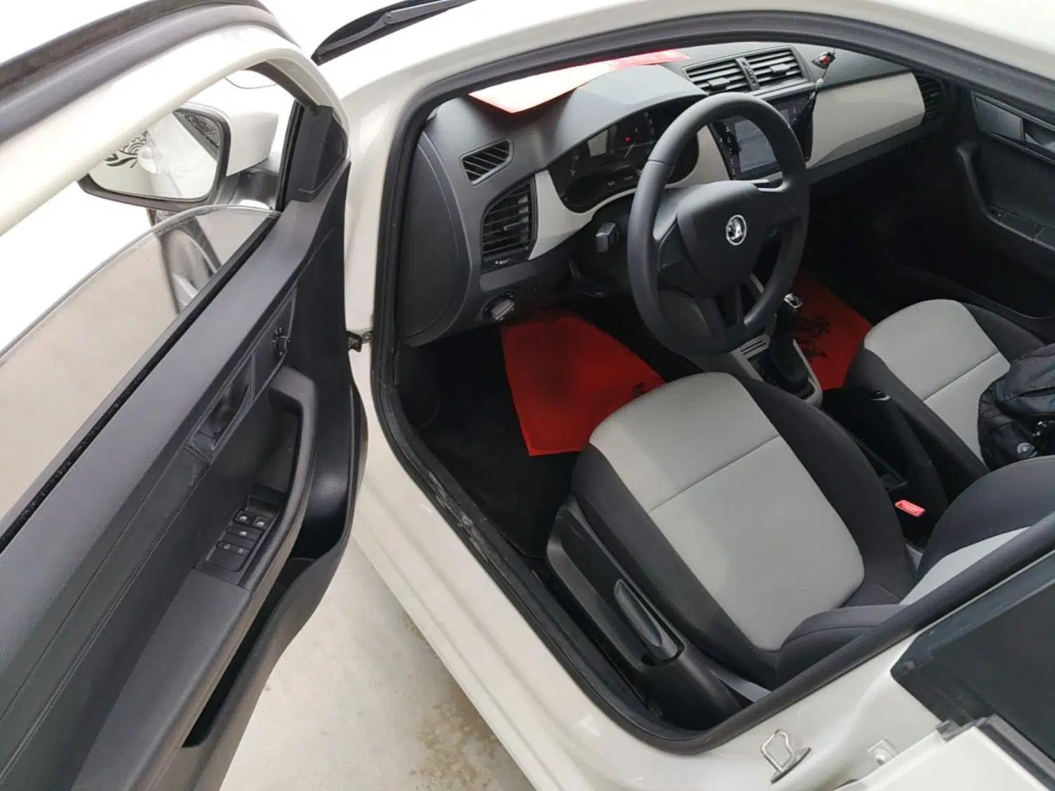 Skoda Fabia 2016 1.4L Automatic Car Enjoy Edition — миниатюра 19