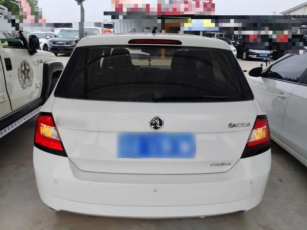 Skoda Fabia 2016 1.4L Automatic Car Enjoy Edition — миниатюра 5