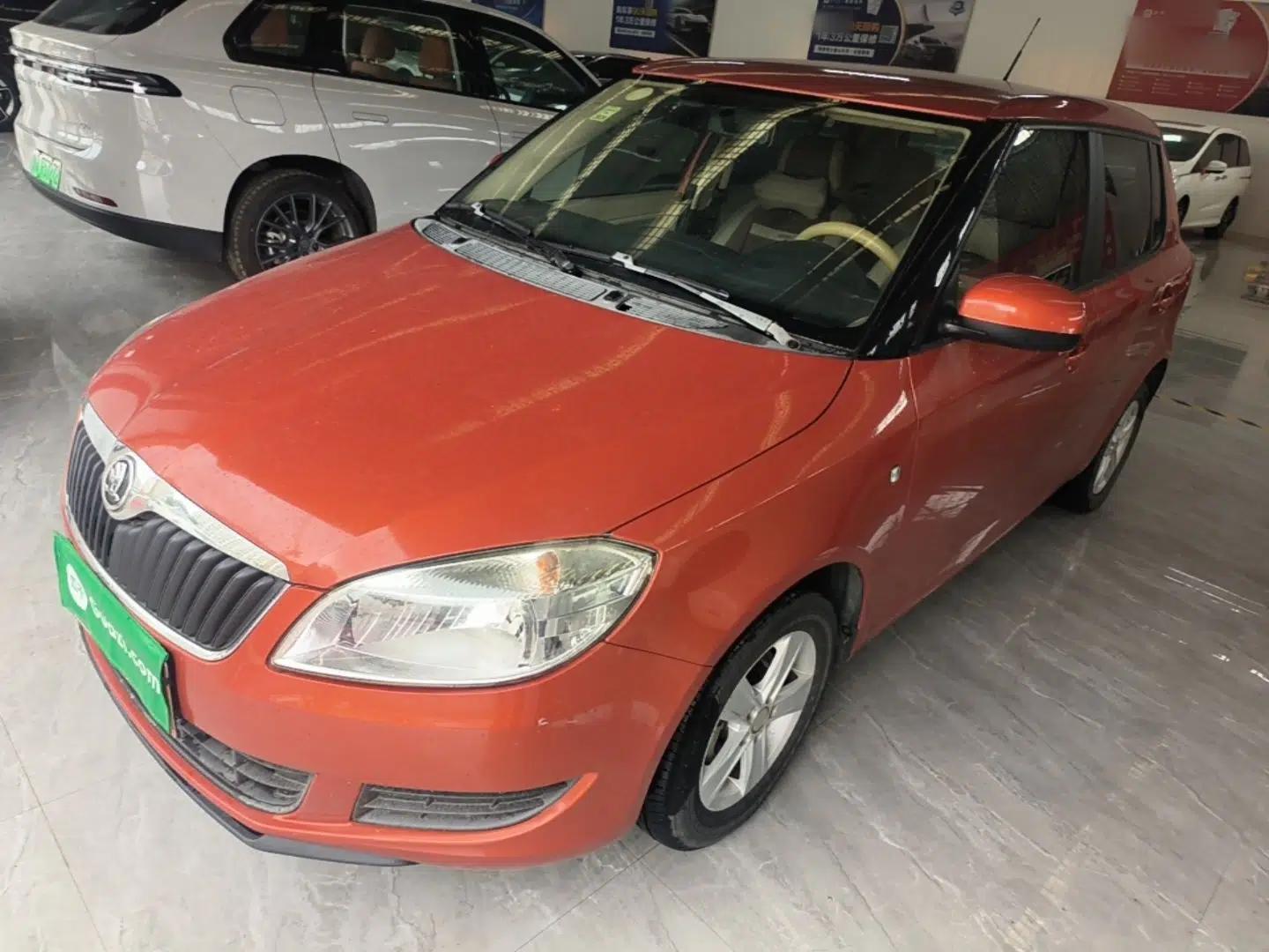 Skoda Fabia 2014 1.4L Automatic Crystal Edition — миниатюра 1
