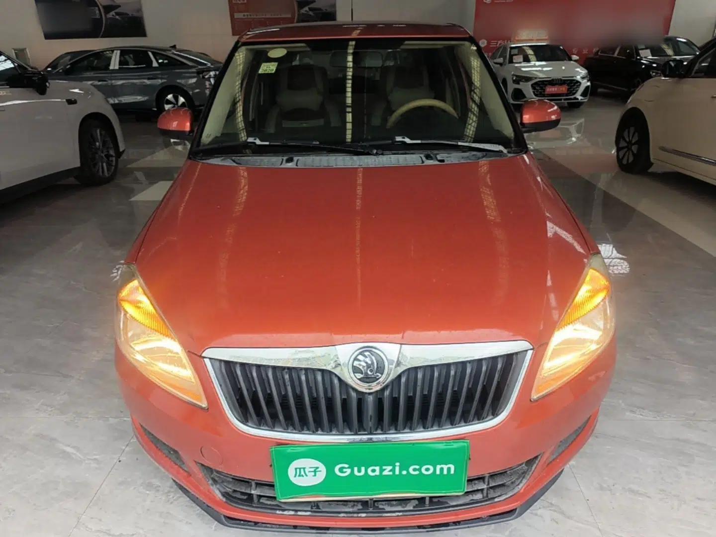 Skoda Fabia 2014 1.4L Automatic Crystal Edition — миниатюра 2