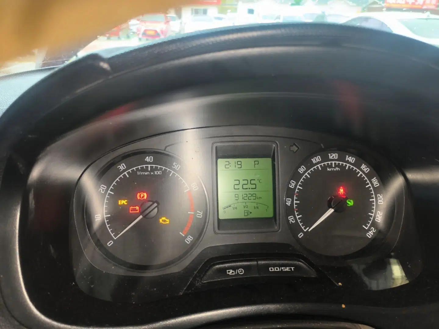 Skoda Fabia 2014 1.4L Automatic Crystal Edition — миниатюра 15