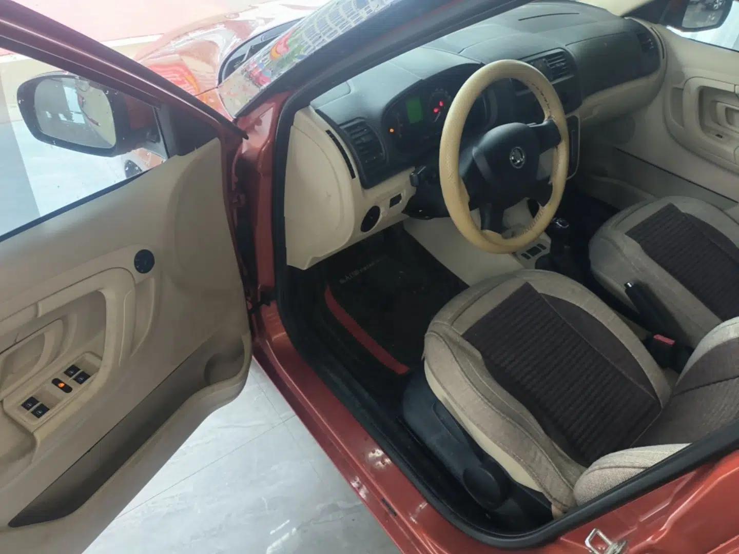 Skoda Fabia 2014 1.4L Automatic Crystal Edition — миниатюра 19