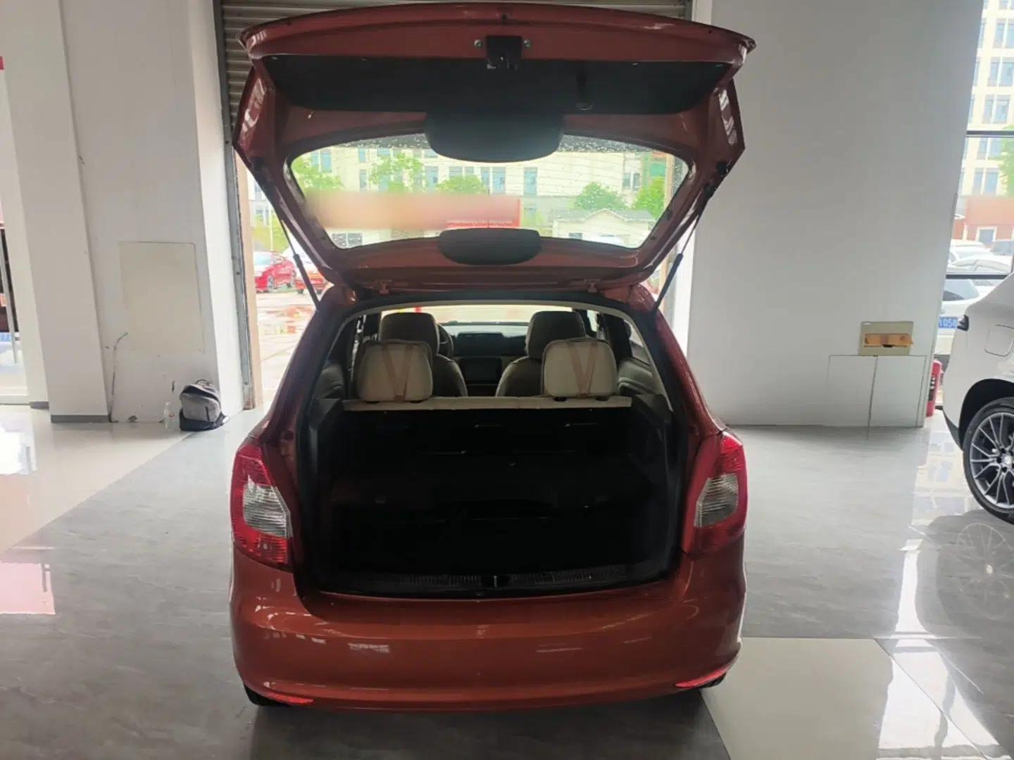 Skoda Fabia 2014 1.4L Automatic Crystal Edition — миниатюра 22