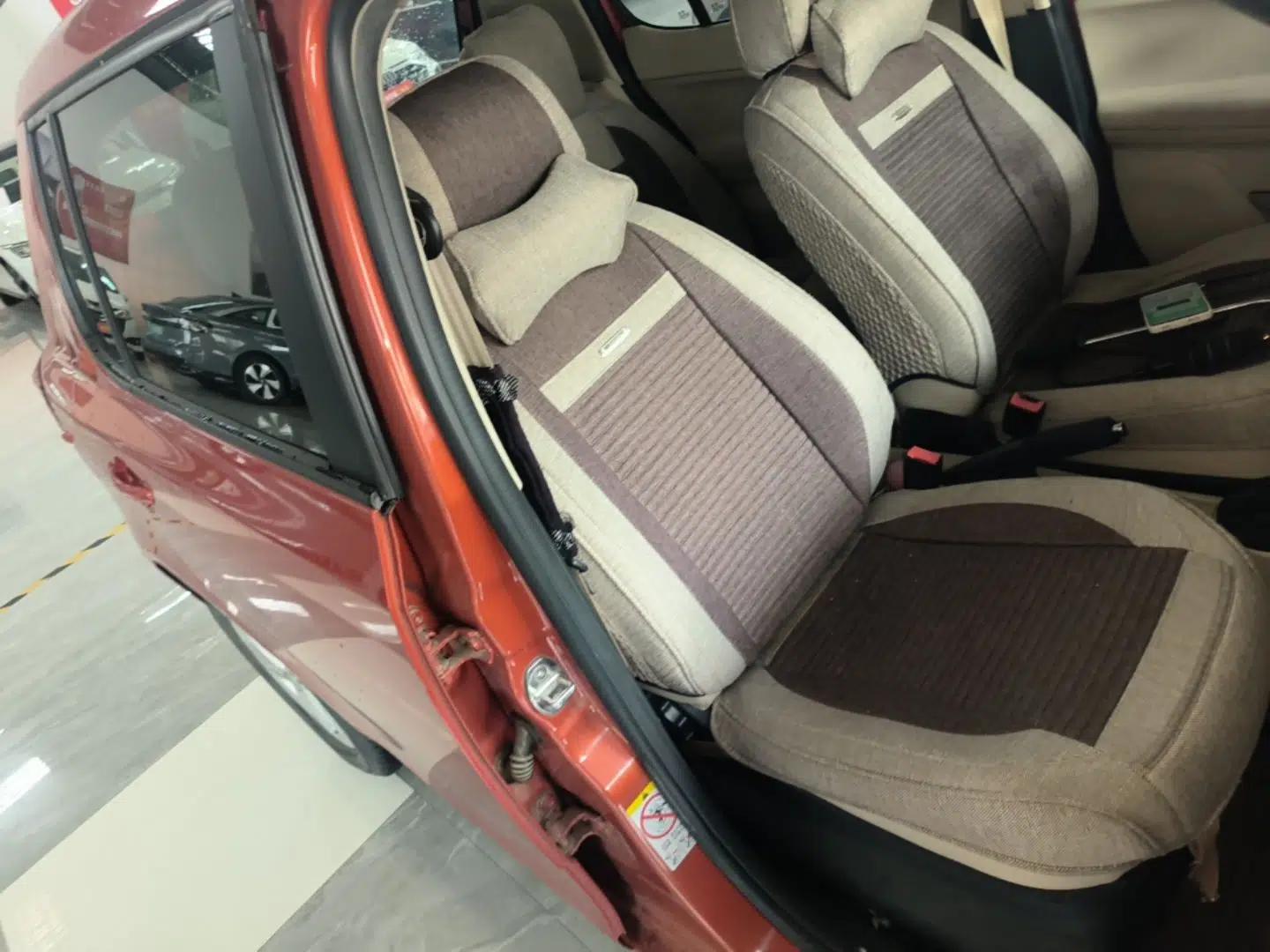 Skoda Fabia 2014 1.4L Automatic Crystal Edition — миниатюра 23