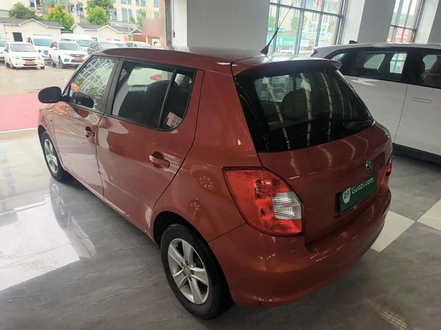 Skoda Fabia 2014 1.4L Automatic Crystal Edition — миниатюра 4