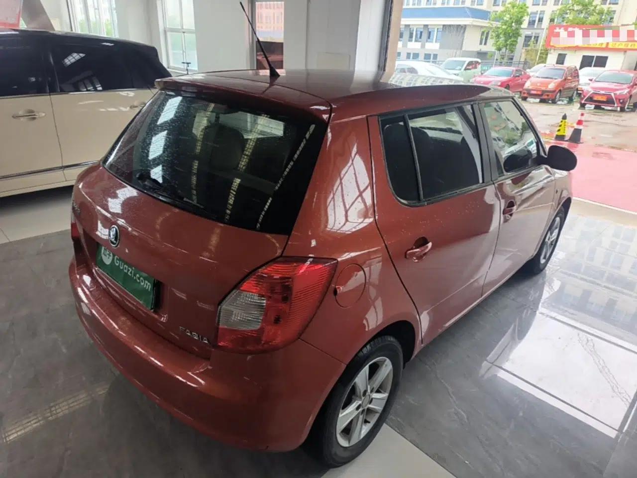 Skoda Fabia 2014 1.4L Automatic Crystal Edition — миниатюра 6