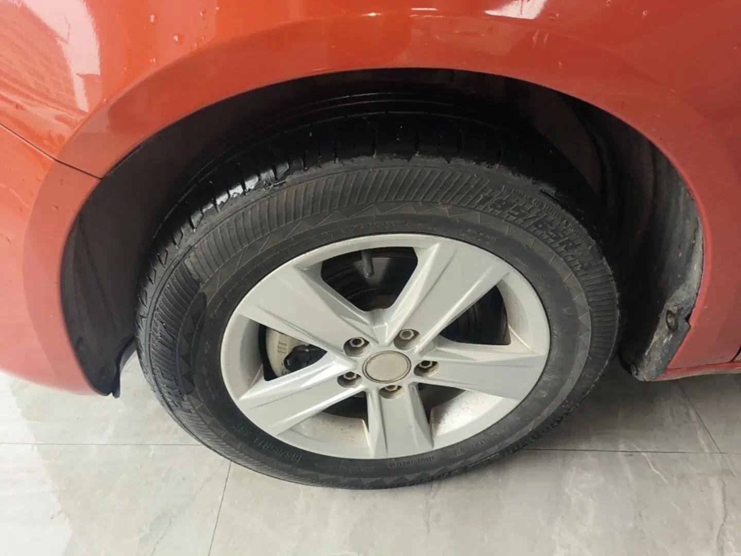 Skoda Fabia 2014 1.4L Automatic Crystal Edition — миниатюра 8