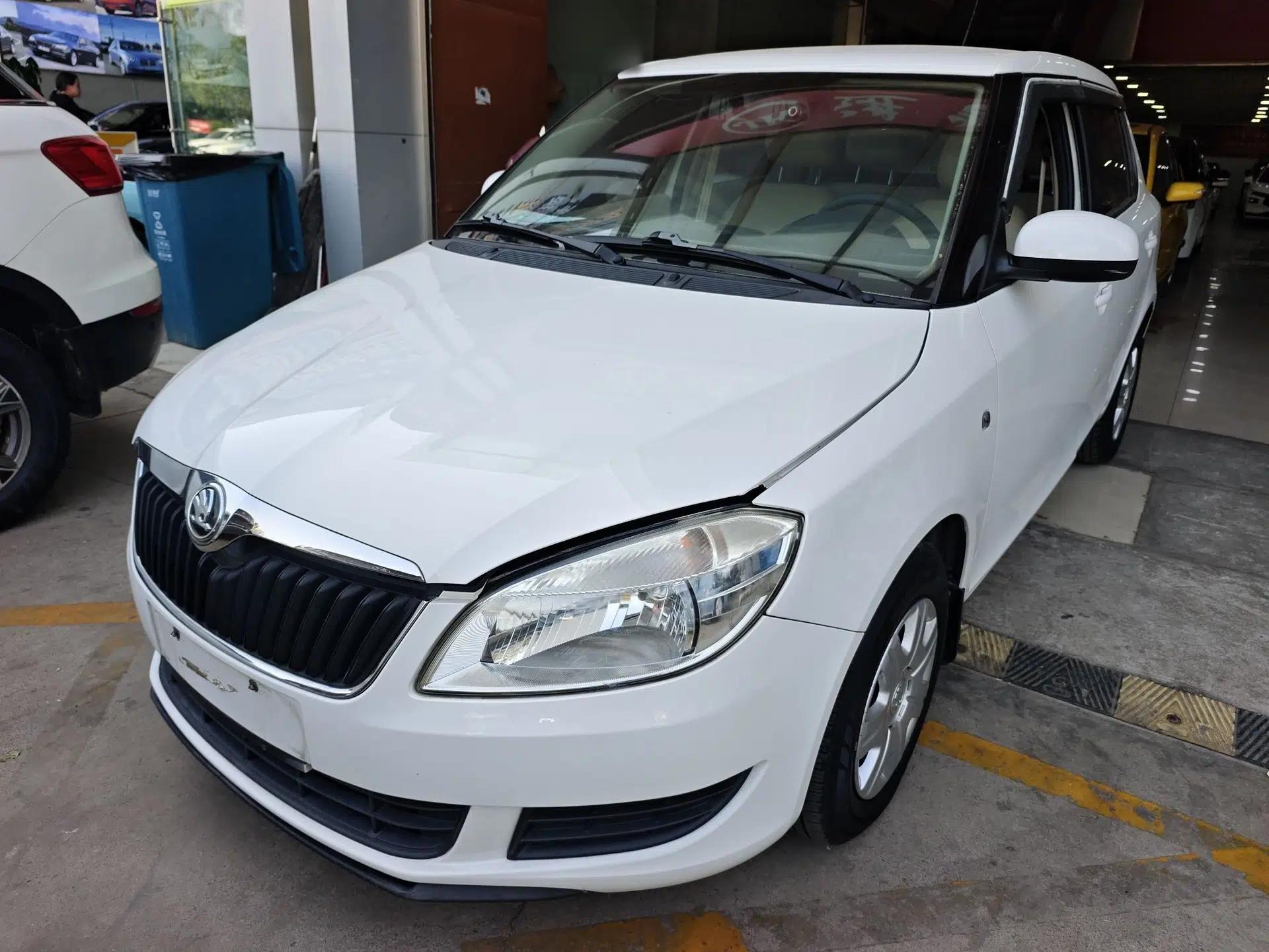 Skoda Fabia 2014 1.4L Automatic Crystal Edition — миниатюра 1