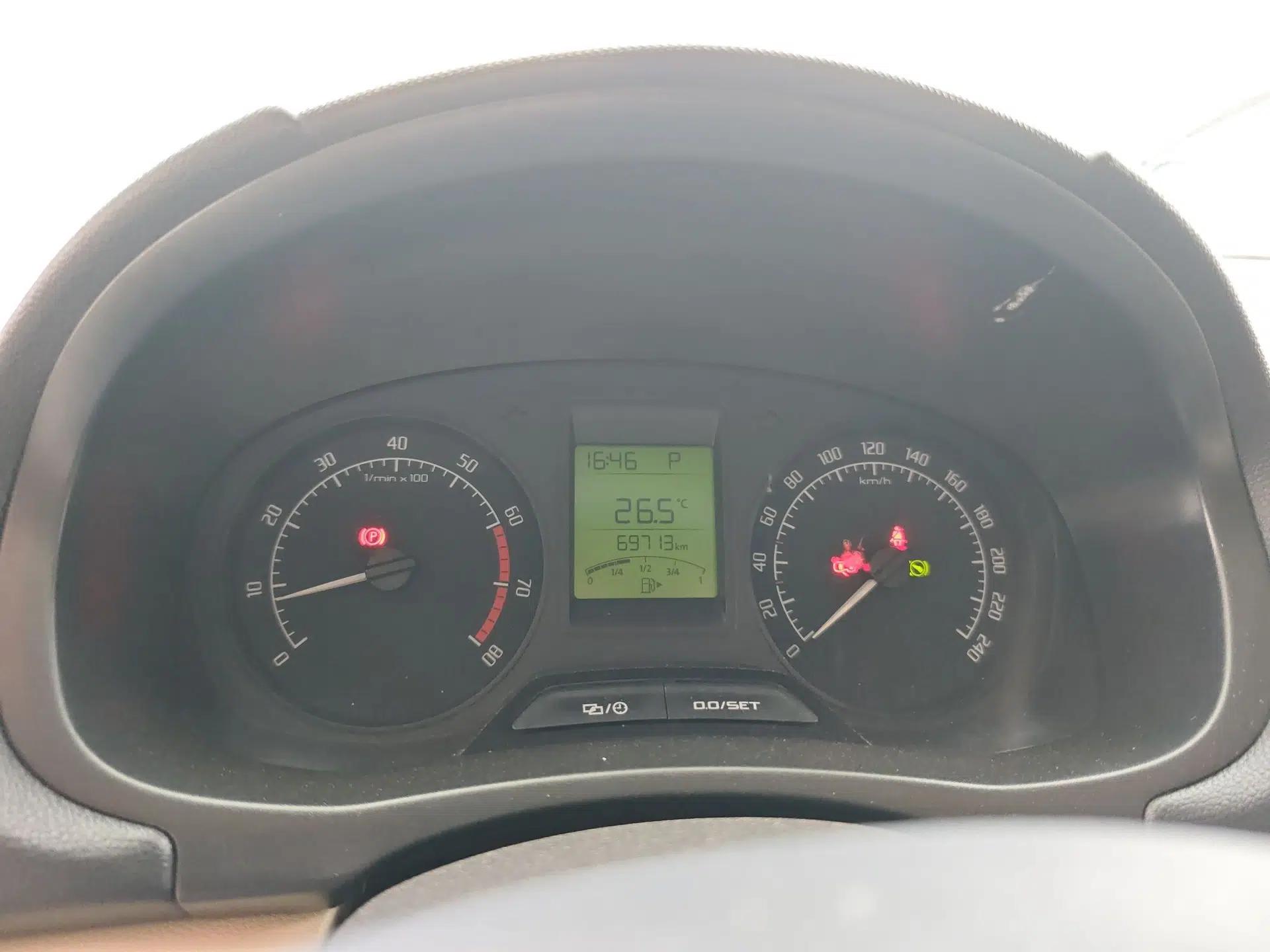 Skoda Fabia 2014 1.4L Automatic Crystal Edition — миниатюра 15