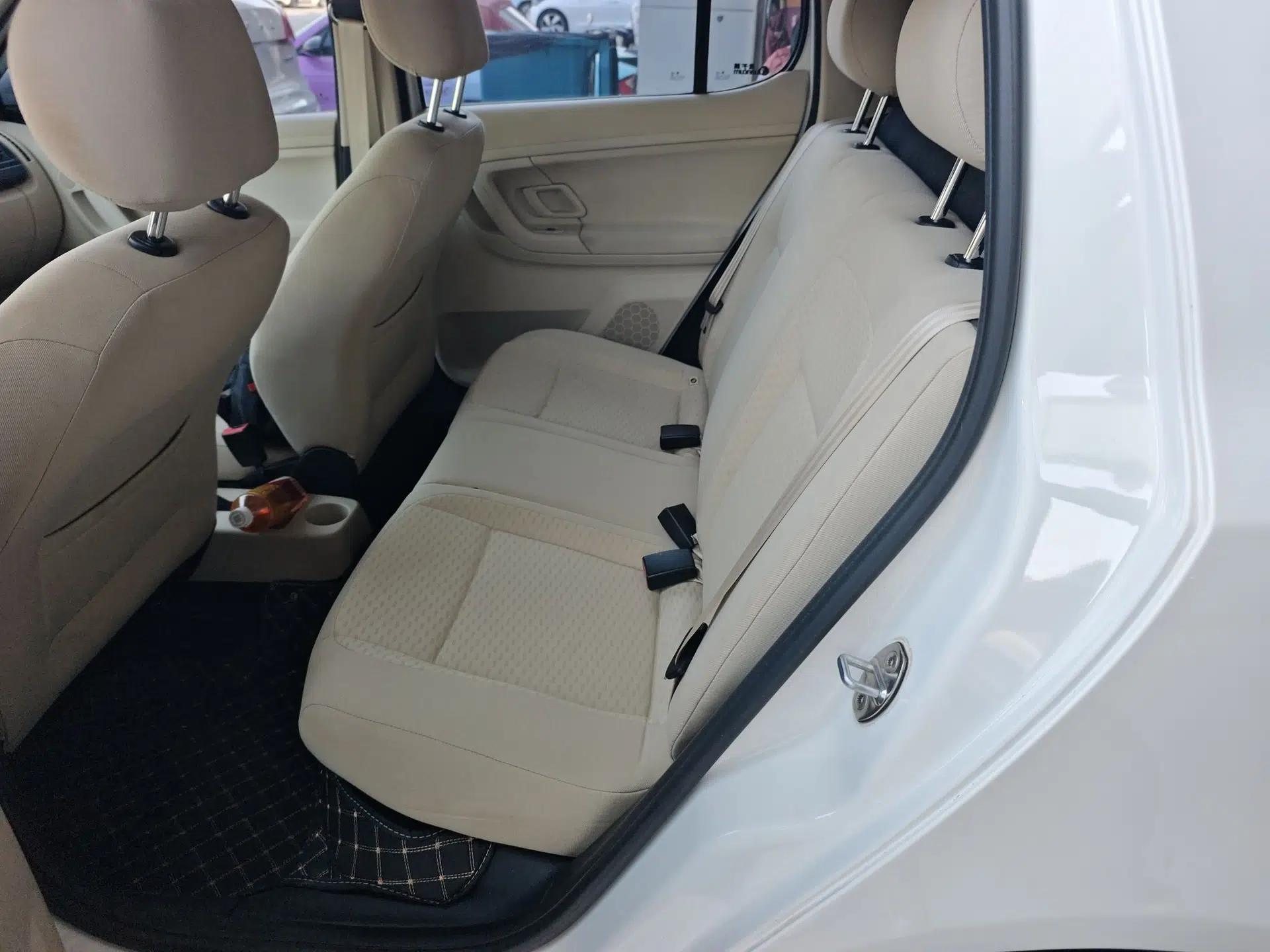 Skoda Fabia 2014 1.4L Automatic Crystal Edition — миниатюра 20