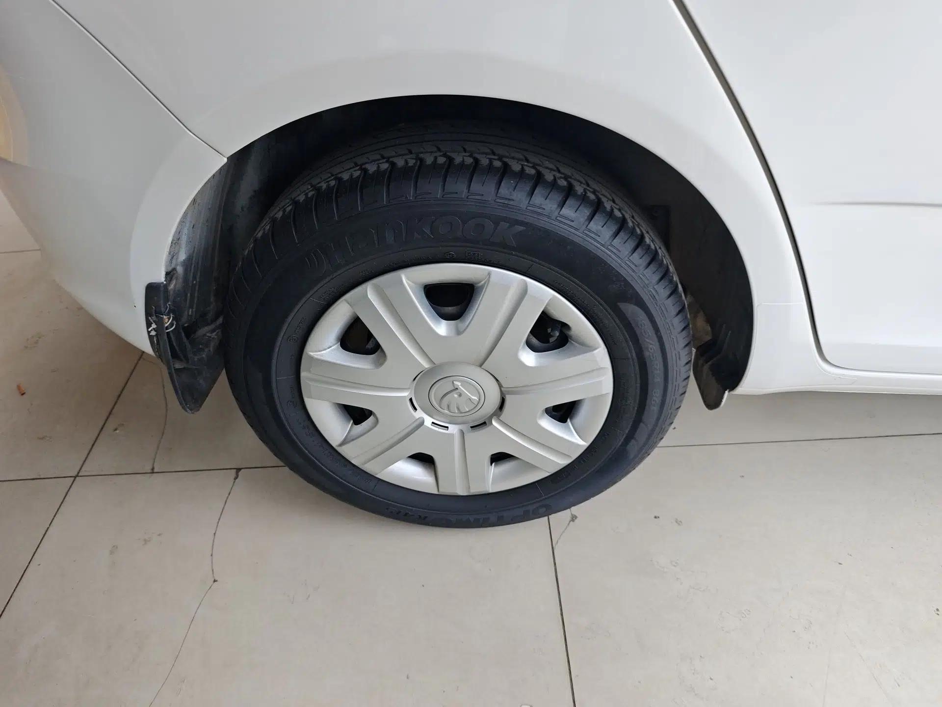 Skoda Fabia 2014 1.4L Automatic Crystal Edition — миниатюра 10