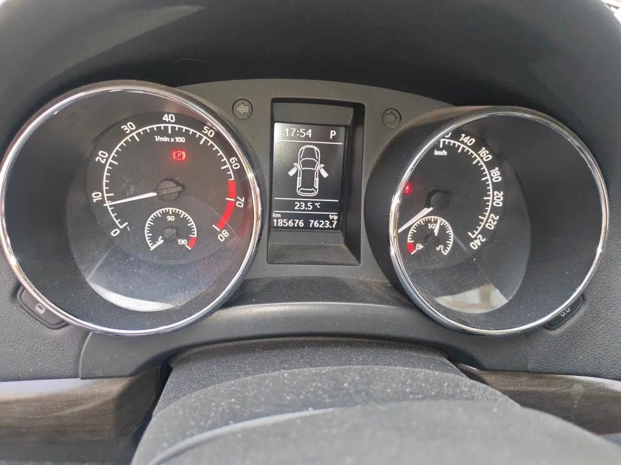 Skoda Yeti 2014 1.4 TSI DSG Phantom Edition — миниатюра 13